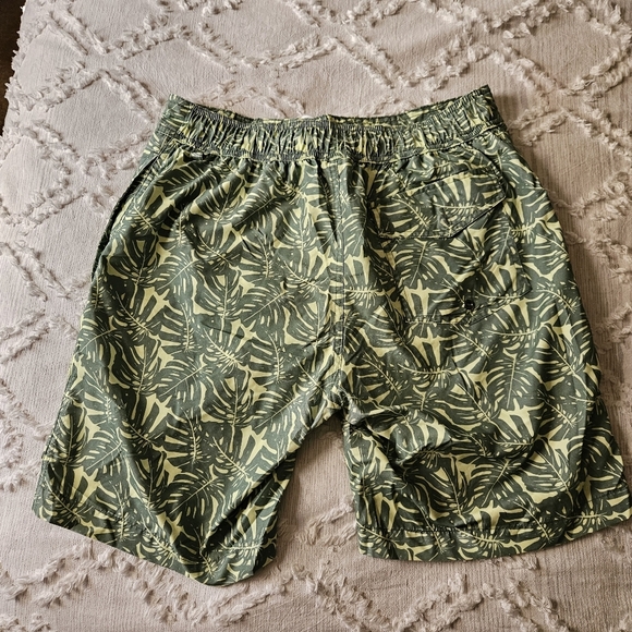 St. John's Bay Men's Green Foliage Swim Trunks Size Medium - Picture 8 of 8